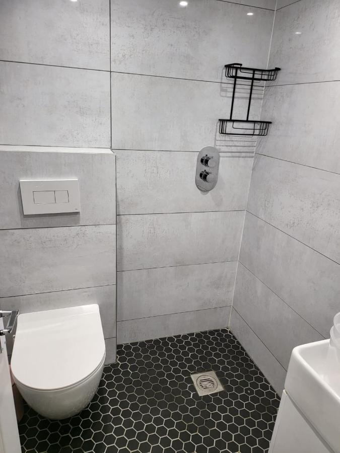 Апартаменты Fancy Basement Flat B Лондон Экстерьер фото