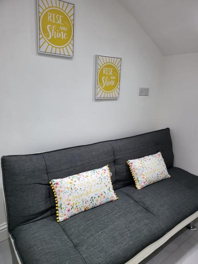 Апартаменты Fancy Basement Flat B Лондон Экстерьер фото