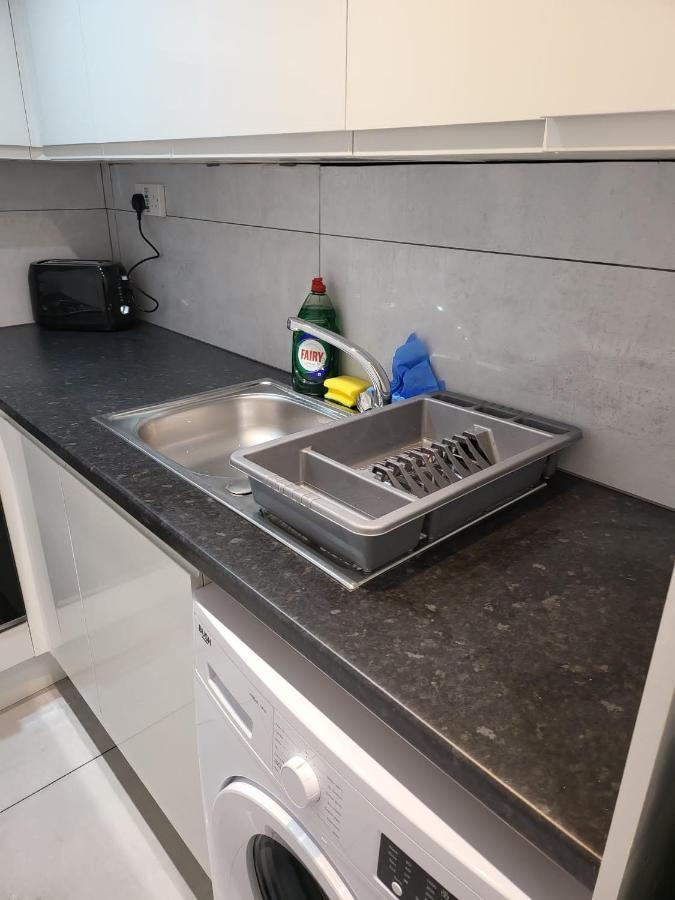 Апартаменты Fancy Basement Flat B Лондон Экстерьер фото